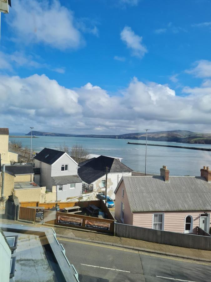 The Hope And Anchor Hotell Goodwick Eksteriør bilde