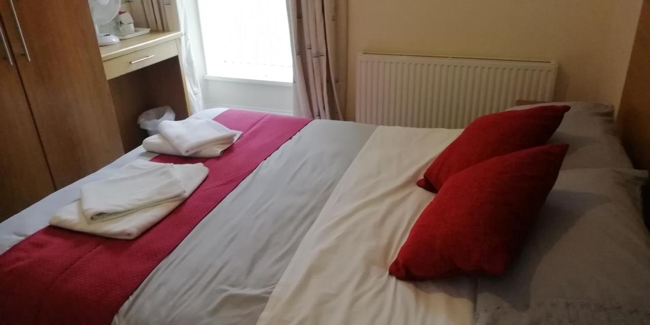 The Hope And Anchor Hotell Goodwick Eksteriør bilde